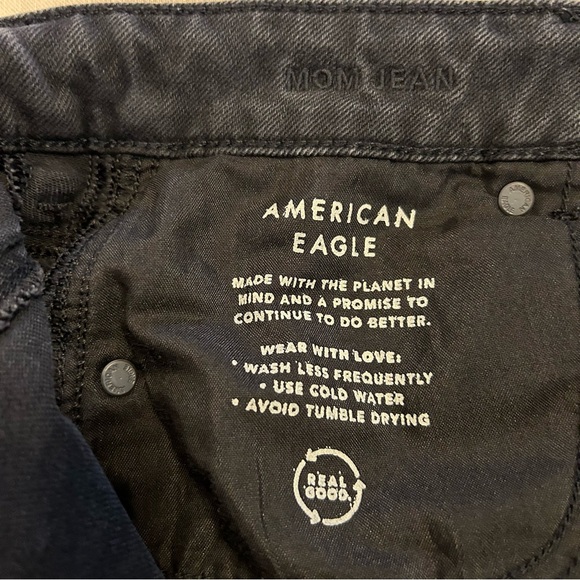 American Eagle Women's Mom Jeans Black with heavy distressing and holes size 8 - Picture 10 of 10